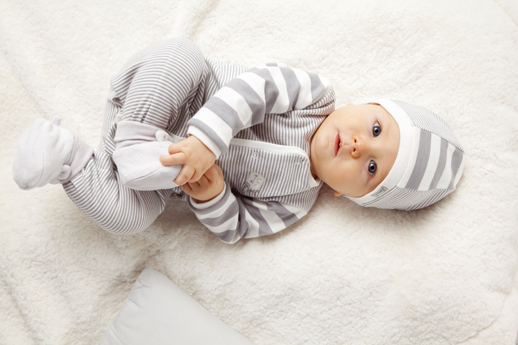 Cómo vestir a los bebés prematuros