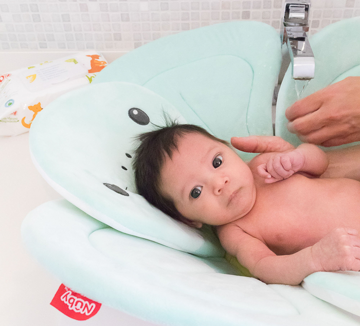 Nuby facilita el baño del bebé  Blog de moda infantil, ropa de bebé y  puericultura